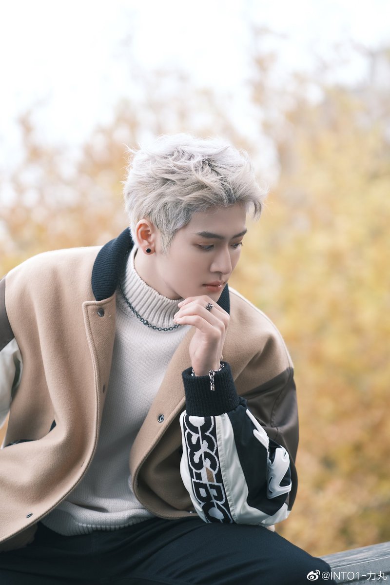RIKIMARU_TH's tweet photo. 221208 Rikimaru's Weibo Update

รู้สึกว่าเวลาผ่านไปทั้งเร็วและช้า ปีนี้เข้าสู่การนับถอยหลังแล้วสินะ🍁

🔗https://t.co/BYnhJBSBBj

#ริกิมารุ #Rikimaru #力丸 #近田力丸 
#INTO1Rikimaru #INTO1力丸 #INTO1
(1/2) https://t.co/xTQf8XIPux