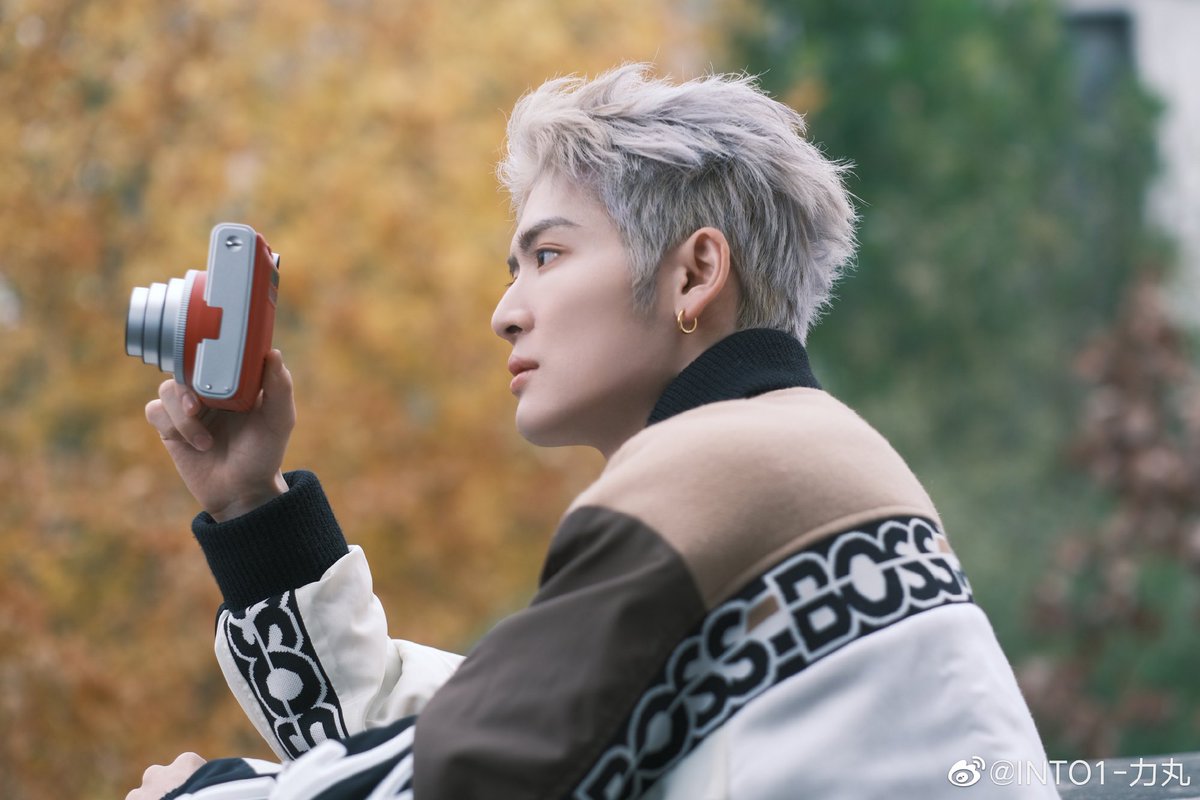 RIKIMARU_TH's tweet photo. 221208 Rikimaru's Weibo Update

รู้สึกว่าเวลาผ่านไปทั้งเร็วและช้า ปีนี้เข้าสู่การนับถอยหลังแล้วสินะ🍁

🔗https://t.co/BYnhJBSBBj

#ริกิมารุ #Rikimaru #力丸 #近田力丸 
#INTO1Rikimaru #INTO1力丸 #INTO1
(1/2) https://t.co/xTQf8XIPux
