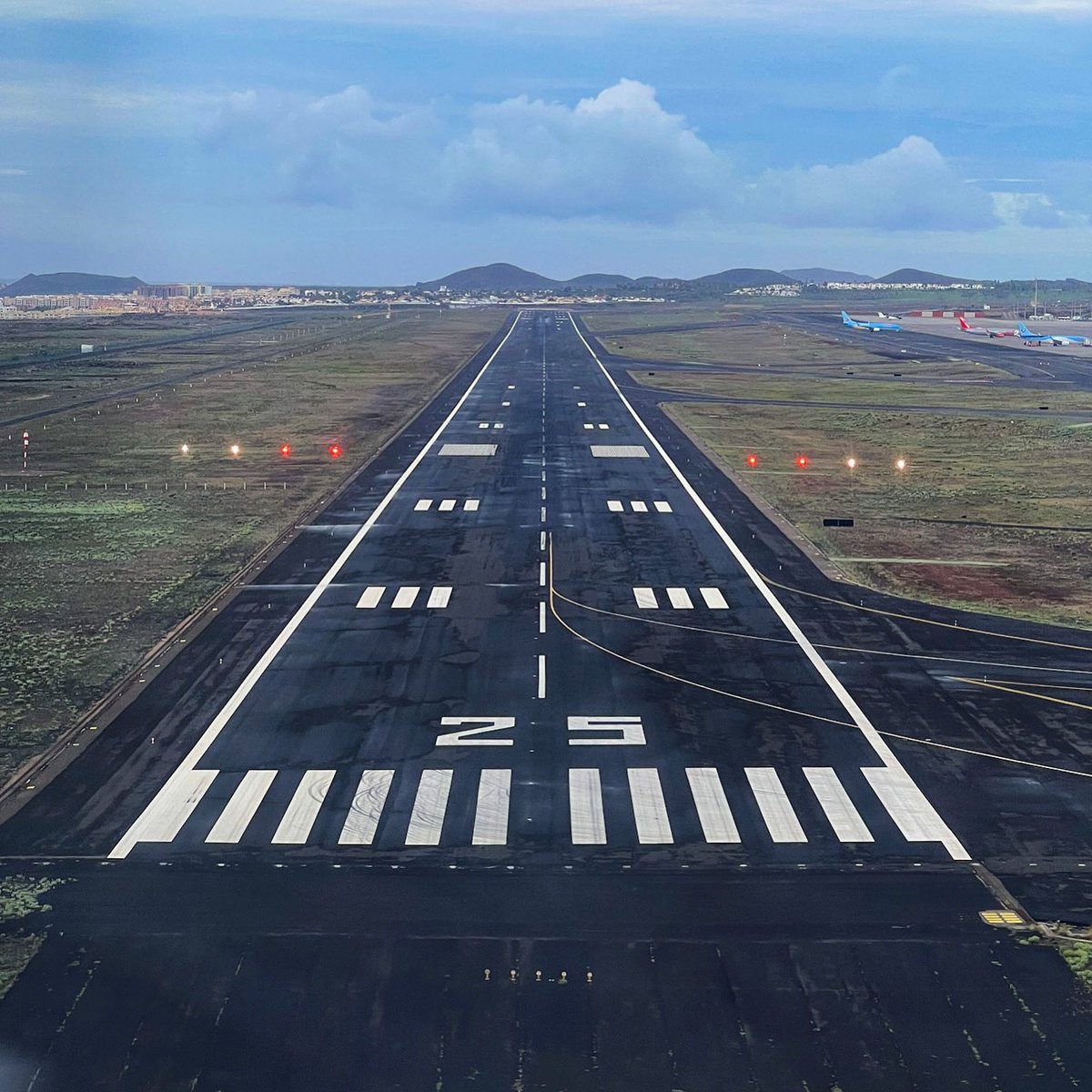 stani320's tweet photo. Early morning landing into Tenerife south airport 🛬 #runwaywet #wetrunway #avgeek #aviation #sky #runway #thursday #aviation #tenerife #somostenerife #instaaviation #instagramaviation #tecnam2008 #foreflight #flyrotax #gogarmin #cockpitview #canaries #canarias #flightschool https://t.co/Av8dU94y0I