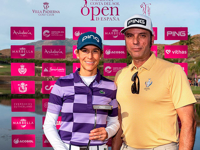 Azahara Muñoz recibió el putter de oro PING por su victoria en el Open de España de 2017, aprovechando su vuelta a España durante el pasado Andalucía Costa del Sol Open de España 2022 en Alferini Golf ⛳️👇 bit.ly/3YhIKc2