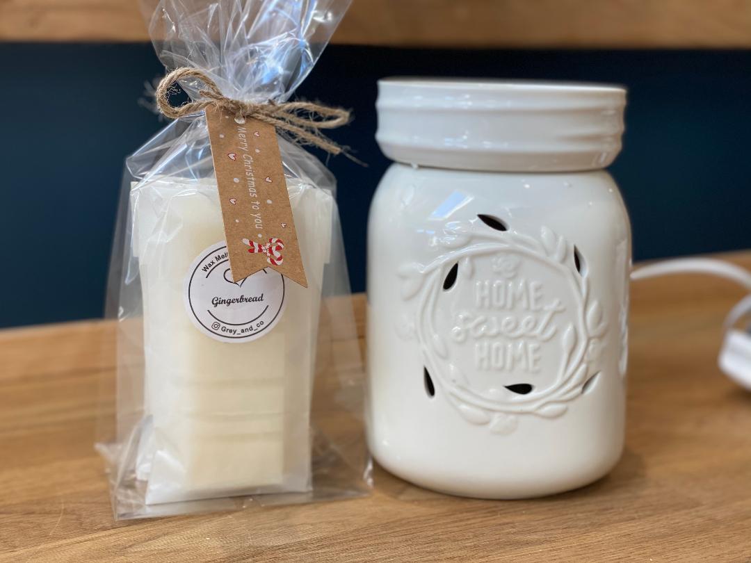 AdventMarket's tweet photo. Gemma from Grey &amp; Co. handmakes wax melts, home diffusers, car diffusers and wax burners as well as hand soap &amp; lotion sets along with handmade trays and coasters. So many goodies for stockings or bumper gift sets for someone special. Duxford Advent Market is on 10 Dec from 4pm! https://t.co/U4Lv206NUh