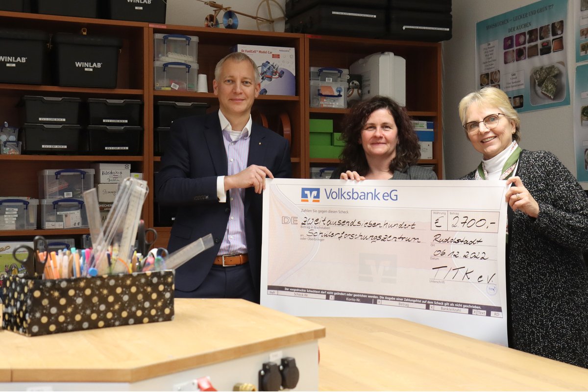 Auch mit unserer #Weihnachtsspende 2022 schauen wir hoffnungsvoll nach vorn: Wir wollen dazu beitragen, junge #Talente für #Wissenschaft &amp; #Technik zu begeistern. 2.700 EUR gehen ans #Schülerforschungszentrum #Rudolstadt.
bit.ly/3uwTaXl
<a href="/ZuseGem/">Zuse-Gemeinschaft</a> <a href="/FTVT_eV/">FTVT</a> @STIFThueringen