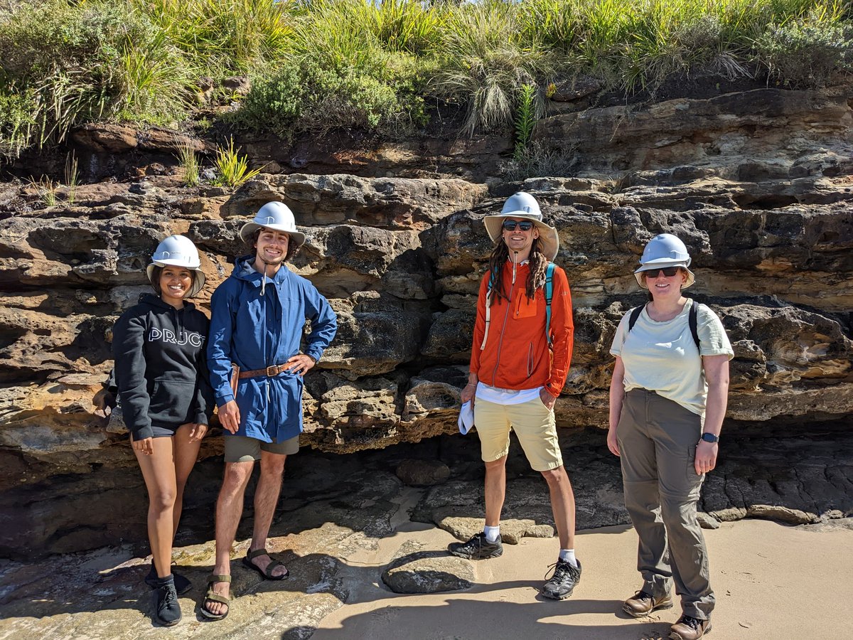 anzic_iodp's tweet photo. A beautiful afternoon at Snapper Point (and bonus columnar basalt on the way!) for our #ANZICmasterclass β°οΈπ
Amazing outcrops, weather & people - excited to do it all again tomorrow πͺ
#IODP #marinegeology #marinegeoscience https://t.co/EyoxJ1F4qj