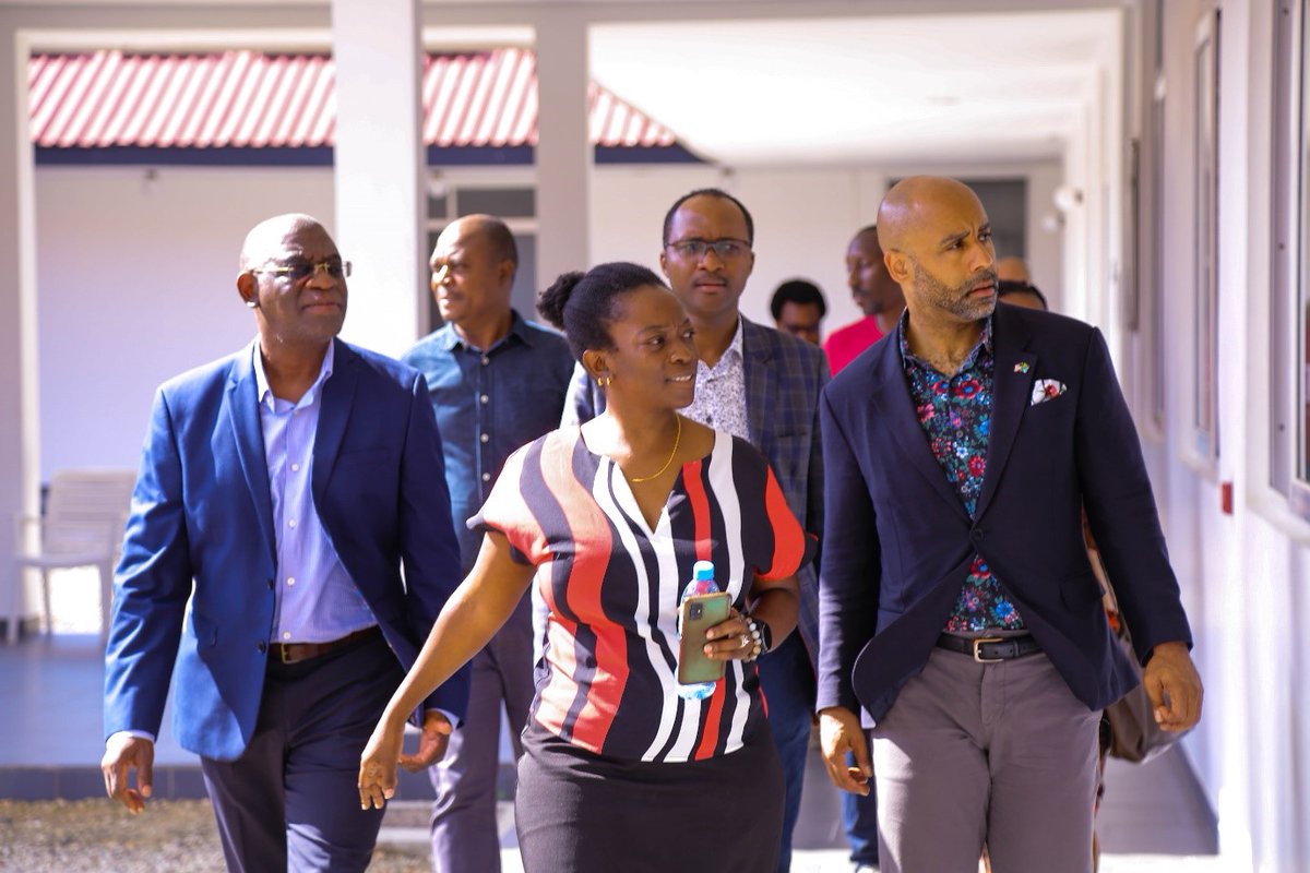 TOUR: 
US President's Malaria Initiative Coordinator visit Ifakara labs

The Coordinator <a href="/drdavidwalton/">David Walton</a> has visited <a href="/ifakarahealth/">Ifakara Health Institute</a>  labs in Bagamoyo, Tanzania. The labs will be used for PMI supported activities.

>> ihi.or.tz/our-events/156…
>> #IFAKARAevents #ShindaMalaria