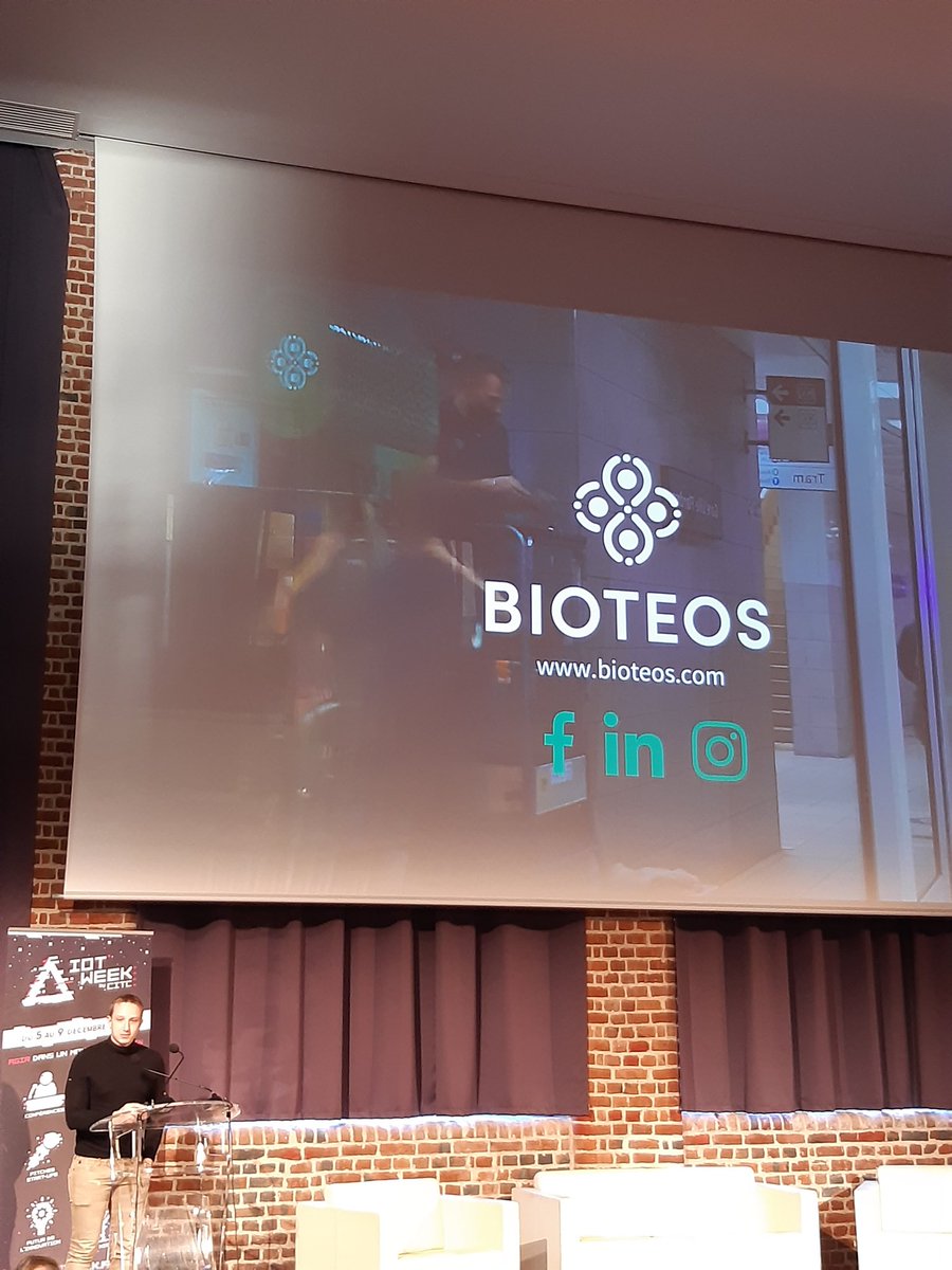 Journée #environnement de la semaine <a href="/IoTWeekHDF/">Digital Innovation Seasons</a> 
Merci <a href="/bioteos/">Bioteos</a> de purifier notre air ☀️ grâce aux microalgues 
Oxylan urban et Oxylan office humidifient et stérilisent l'air ! 
#innovation #technologie #filtration #sterilisation 
Equipez-vous de Oxylan 👍