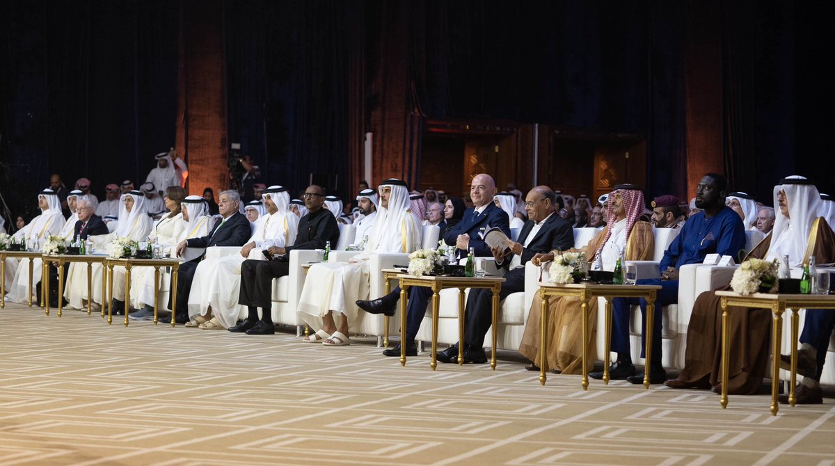 سمو الأمير المفدى يحضر حفل جائزة "سمو الشيخ تميم بن حمد آل ثاني الدولية للتميز في مكافحة الفساد" بفندق شيراتون الدوحة، ويزيح الستار عن النسخة السادسة من نصب الجائزة، وذلك في حديقة الدفنة. bit.ly/3uzA3w8