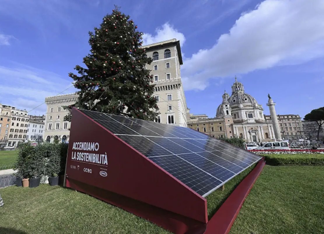 francesca_bria's tweet photo. L’illuminazione dell’albero di Natale di Roma è alimentata da pannelli solari. Energia pulita e consumo zero. Una bellissima iniziativa ed un esempio di sostenibilità per tutti. Bravo @gualtierieurope https://t.co/rh2xtuAnE7