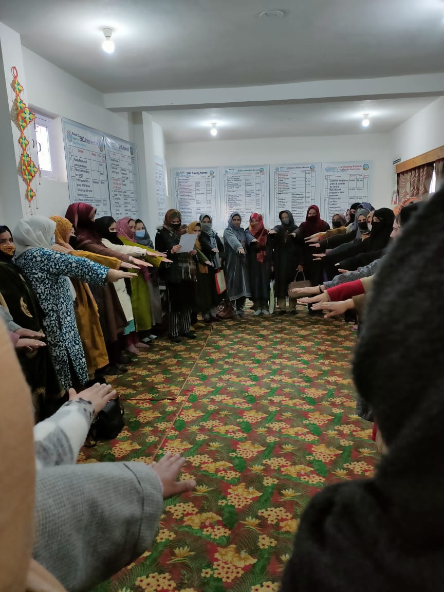 AnantnagDIPRC's tweet photo. JKRLM @NrlmDpm in collaboration with TLSA Shangus and Women Police Station Anantnag organised a one -day workshop on 'Elimination of Violence Against Women' at Achabal. Several speakers shared their thoughts
@basharatias_dr @diprjk @AnantnagPolice https://t.co/UiWLGEVCBj