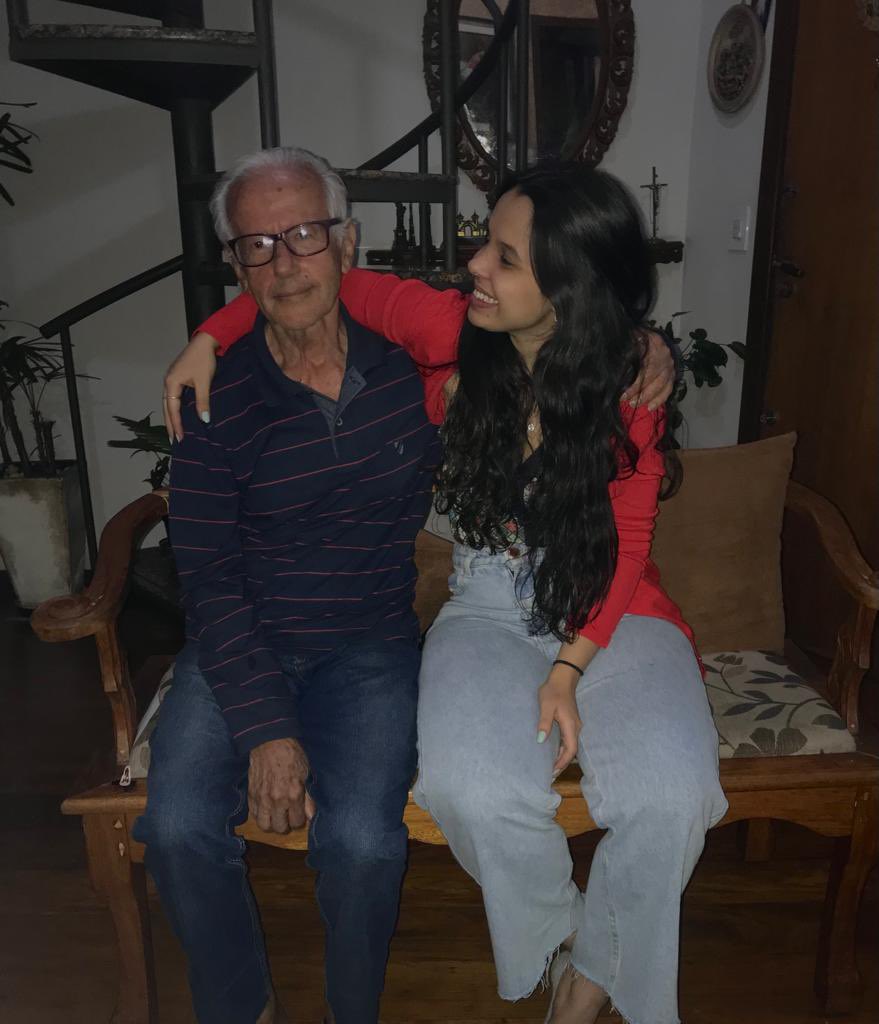 Bruninha__dias's tweet photo. PESSOA DESAPARECIDA
Gente, meu avô, Álvaro Gonçalves, desapareceu hoje de manhã no bairro calafate/ prado. 
79 anos e com demência.
Quem puder dar rt vai ajudar muito. 
Telefone pra contato: 31995010964
Acreditamos que ele estava com roupa de pijama, provavelmente azul. https://t.co/bAAwMeIxGr