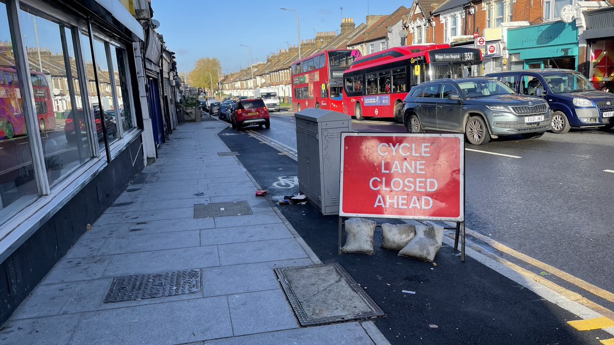 cnzltn's tweet photo. @virginmedia When will you be removing the cycle lane obstruction at E17 4PW? 3yrs and still waiting!! https://t.co/sdcOSVXcsa
