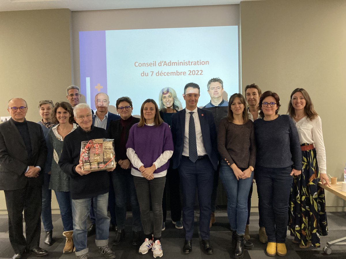 assemblia_sem's tweet photo. MERCI à Monsieur Georges Sainte-Marie, représentant des locataires @La_CNL qui a participé à son dernier Conseil d'Administration #assemblia. Les administrateurs, collaborateurs, aux côtés de notre présidente @MarionCanales l'ont remercié pour son investissement de + de 20 ans ! https://t.co/nIBL2pQ6Q4