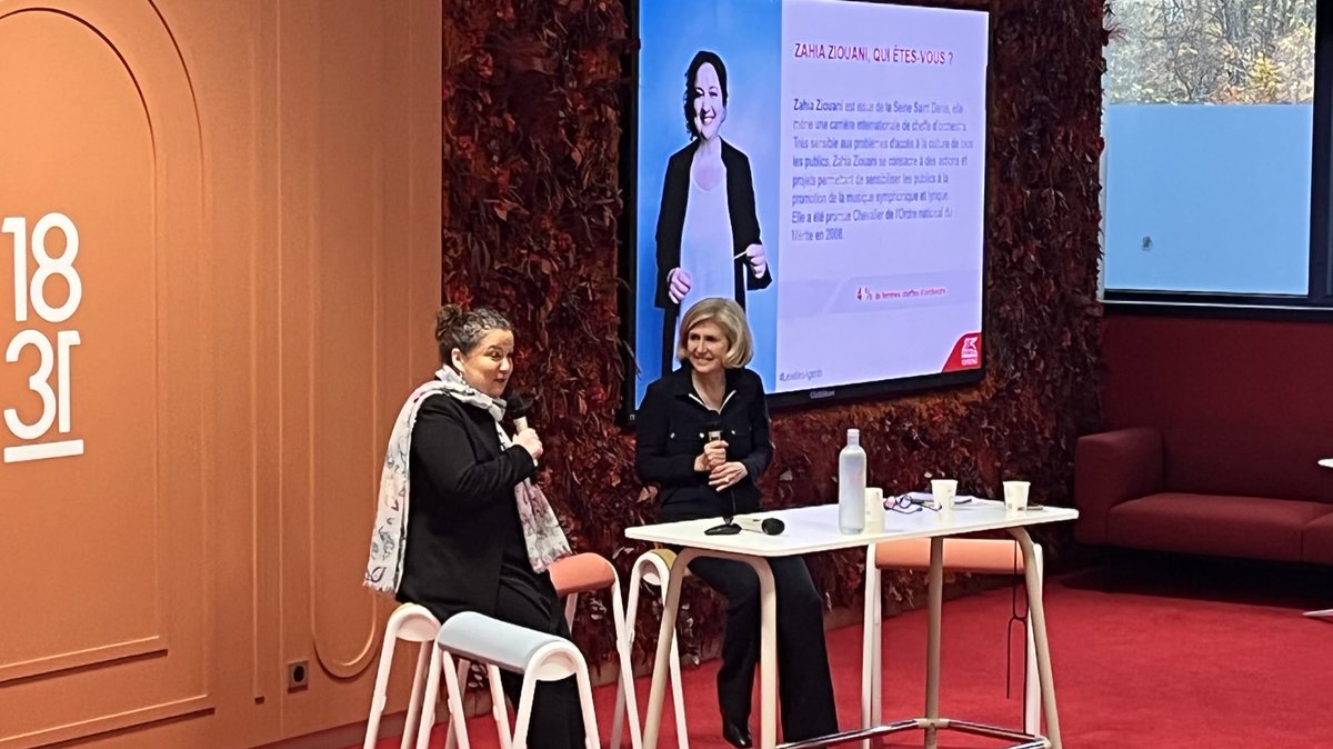 FemmesInfluence's tweet image. « Dans les orchestres nationaux en France, il n’y a pas eu de femme cheffe d’orchestre en 25 ans.
J’avais déjà ma propre vision de l’orchestre, ce que ça doit être au 21e siècle. J’ai donc créé mon propre orchestre @OSDivertimento » souligne @ZahiaZIOUANI 

#lesellesAgents