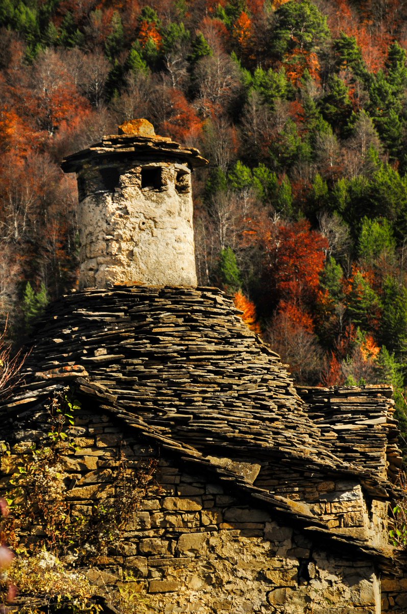 EduVinuales's tweet photo. Si hoy estás en Biescas o cerca, vente esta tarde a la charla-proyección "Excursiones por parajes idílicos del Pirineo Central" en las Jornadas de Montañas de Biescas.
Centro Pablo Neruda.
20 h.
Entrada libre.
Firma de libros, fotos bonitas.
Otal / Tebarray / Lago Corazón / Y más https://t.co/GAqnqyGscH