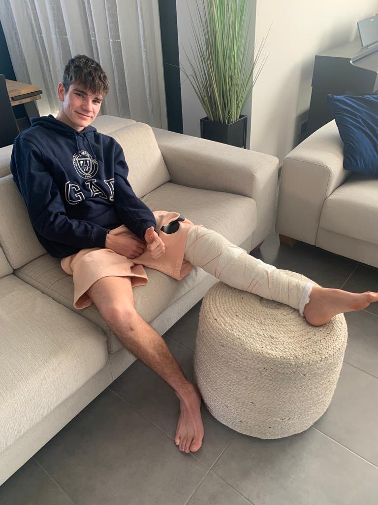 cbsantgregori's tweet image. Fa uns dies van operar de creuats, al nostre jugador del Sots 21 masculí Arnau Martín.

Molts força i ànims!💪🏼 

En res tornarem a gaudir del teu joc a pista!🤩
Comença la conta enrere!🏀@aarnaumartin 

#CBSantGregori #bàsquet #somlilainegre #caliu