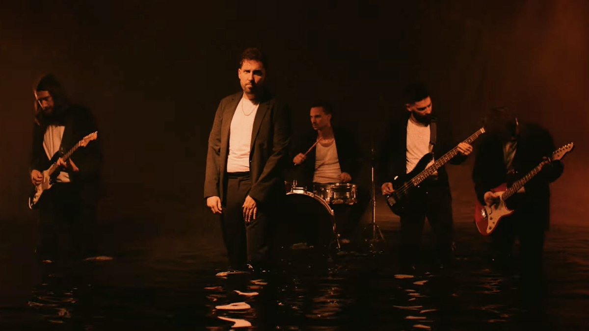You Me At Six share massive new single, heartLESS. kerrang.com/you-me-at-six-…