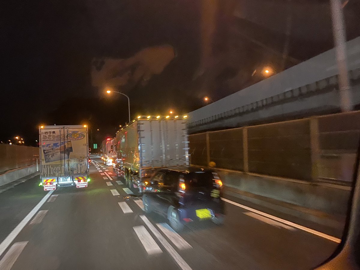 東名高速 渋滞 車の事故との情報 大和トンネル付近