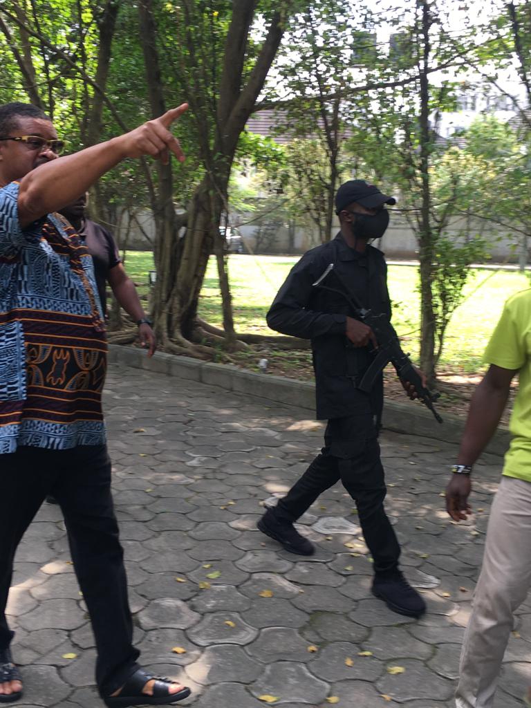 Alaibi_1's tweet photo. This is the situation in Senator Lee Maeba's residence as cars and properties are destroyed while people got heavily injured by the government sponsored thugs of Rivers State.

@PoliceNG must be responsive and responsible enough to put an end to politically organised evil as such https://t.co/lA0ALEq4YZ
