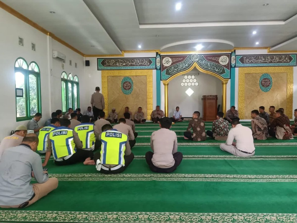dwiseptiaa28's tweet photo. Personil Sat Lantas bergabung dengan personil Polres Ba lainnya Hari Kamis 08 des 2022 melaksanakan kegiatan Binrohtal dg pembacaan surat Yassin di Mushollah Nurul Iman

#kapoldasumsel
#poldasumsel
#polresbanyuasin
#kapolresbanyuasin
#quickwinspresisipolresbanyuasin https://t.co/sJ6hSg1ep0