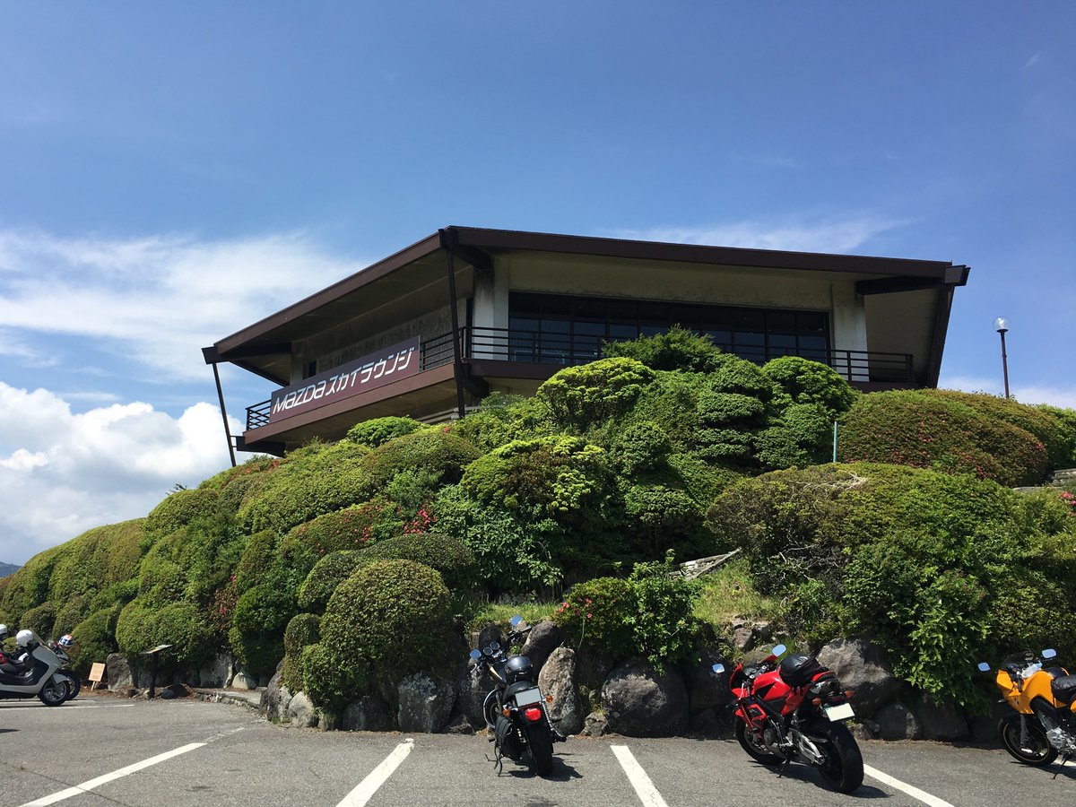 hvn929's tweet photo. 在りし日の道程。

箱根の山は天下の嶮～♪１号線もターンパイクもスルーして椿ラインを下ったり上ったりしたイニD好き。ちゃんと椿台とかラストシーンの風景を確認できて満足。あとは芦ノ湖畔でのんびり。

下りついでに違う聖地も巡礼してるけど気にしないでください。
#バイク #ツーリング https://t.co/gvNvNOQZU1
