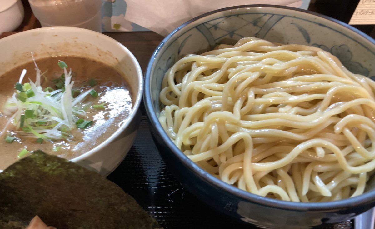 marchkundesu's tweet photo. つけそば九六 @龍ケ崎市

特製濃厚鶏魚介つけそば 大盛350g
玉ねぎ

仕事17時に終わったので少し前から気になってた九六さんへ…会社から70キロもあったw
麺もつけ汁も美味しくてスルスル進む
やわらかいチャーシューも旨い
ごちそうさまでした https://t.co/heCnle6Fsq