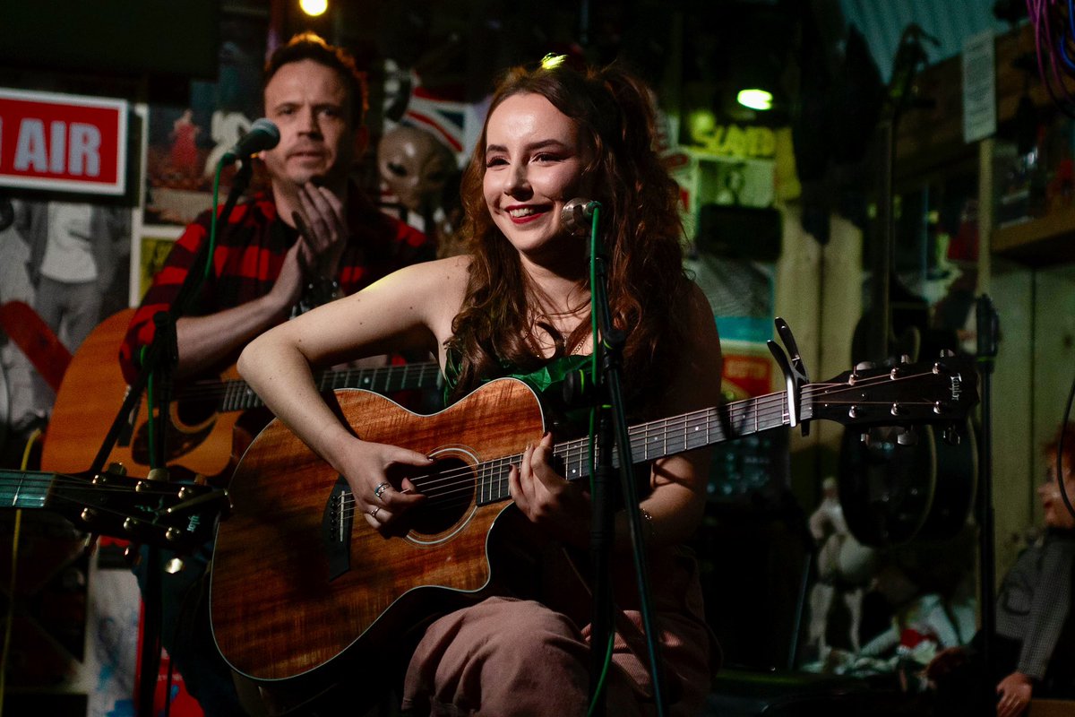1drinstar's tweet photo. Another brilliant Radio City Sessions at @HotBoxLiveEvent in Chelmsford last night featuring @Rosey_Roisin @SJ_Mortimer and @JacksonLineBand https://t.co/qyi7uSmK4i