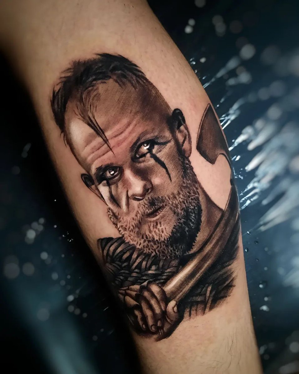 Diego @diegotatts arrives next week! Better act fast to grab a spot with this guest artist from Chile. :D #vikings #vikingstattoo #floki #gustafskarsgard