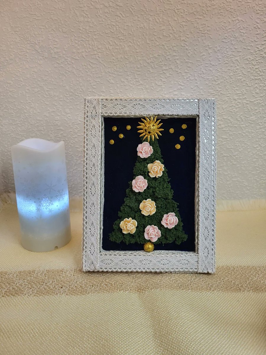 CreationTk's tweet photo. Christmas Tree in Standing Frame

#treephotoframe #treeartwork #framedxmastree #roomornaments #treeornament #tabledecoration #tabletoptree #treescene #roomdecoration #standingframetree #dollhousetree #windowxmasdecor #windowornament

 Visit our shop @ https://t.co/NrK8qReC6o https://t.co/9GUW45UWa8