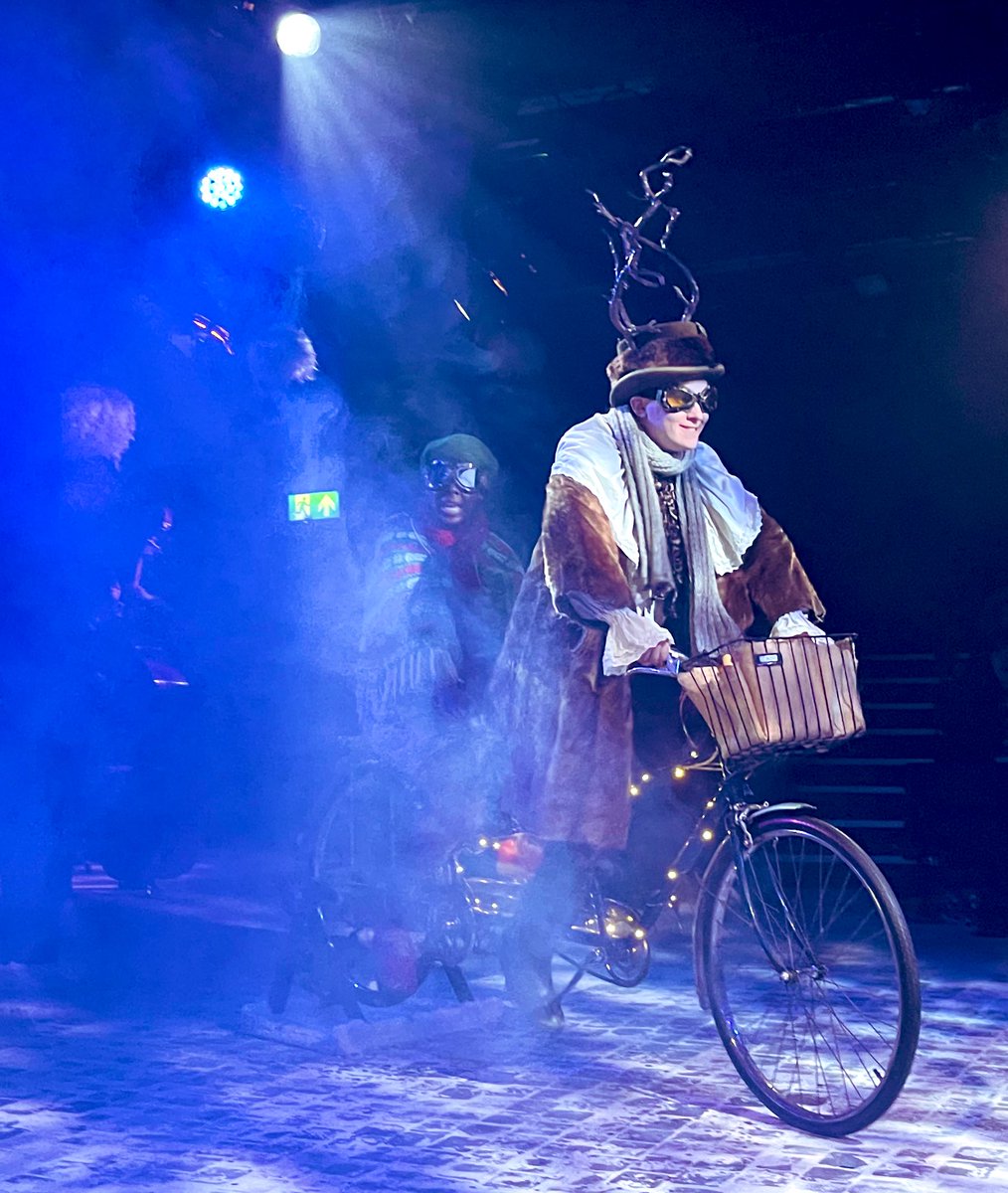 SECEnglishDept's tweet photo. A truly magical theatre outing for the whole of Year 7. We laughed, cheered and booed our way through The Snow Queen. #SECEnglish #SECLearning https://t.co/fRNlzFaFV1