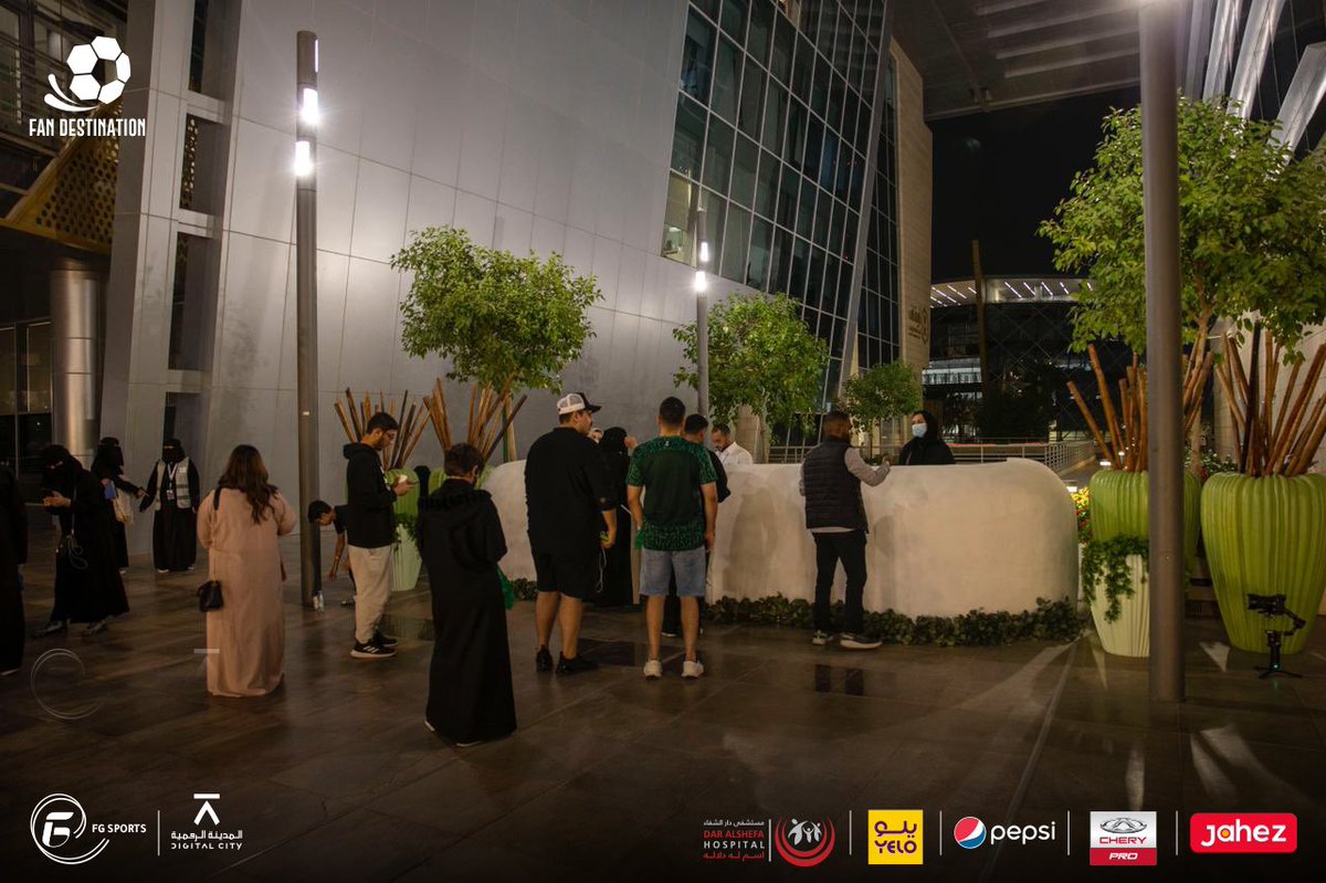 Fan_Destination's tweet image. لا تضيع فرصتك بالانتظار ❌⏳
احجز مقعدك لمتابعة أقوى اللقاءات الكروية الحاسمة في المدينة الرقمية😍⚽️
#استمتع_باللحظة وبمميزات تذكرة VIP شاملة للضيافة.
 التذاكر من خلال: riyadh.platinumlist.net/ar/event-ticke…