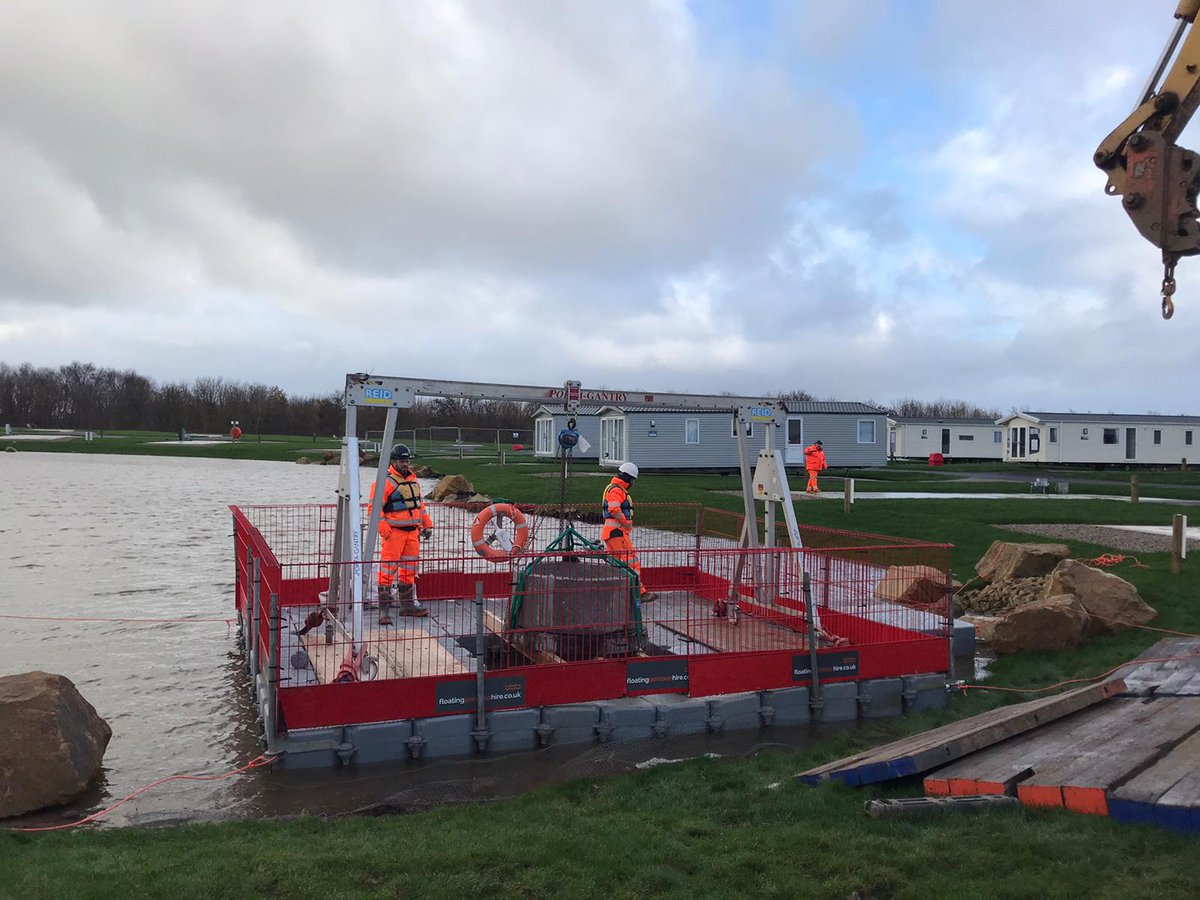 floatingpontoon's tweet image. Some images from this week in Berwick upon Tweed, supplying a moonpool pontoon allowing our client to sink a number of pumps into a couple of lakes. Coupled with a lifting gantry they're the perfect solution for the task.

#pontoon #moonpool #pump #pumps #civils #OrangeArmy