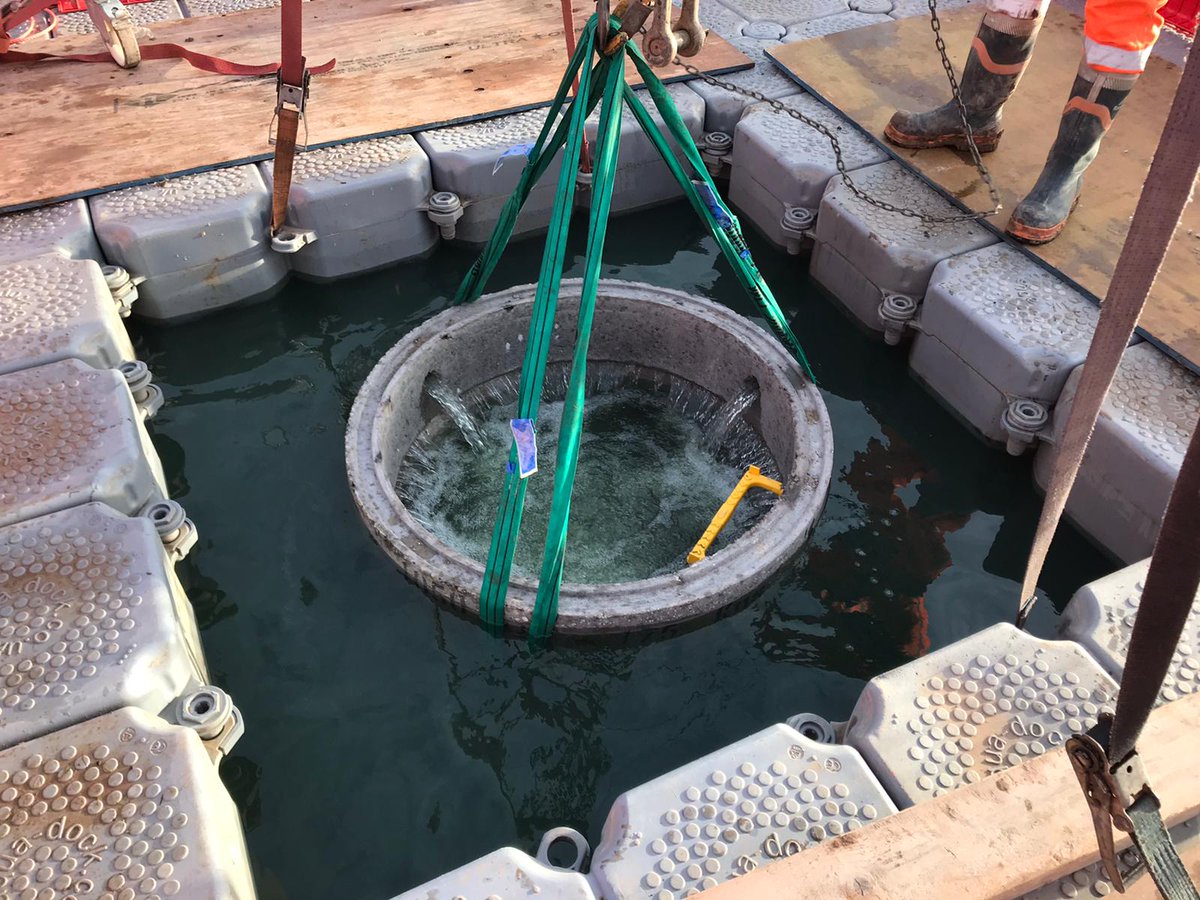 floatingpontoon's tweet image. Some images from this week in Berwick upon Tweed, supplying a moonpool pontoon allowing our client to sink a number of pumps into a couple of lakes. Coupled with a lifting gantry they're the perfect solution for the task.

#pontoon #moonpool #pump #pumps #civils #OrangeArmy