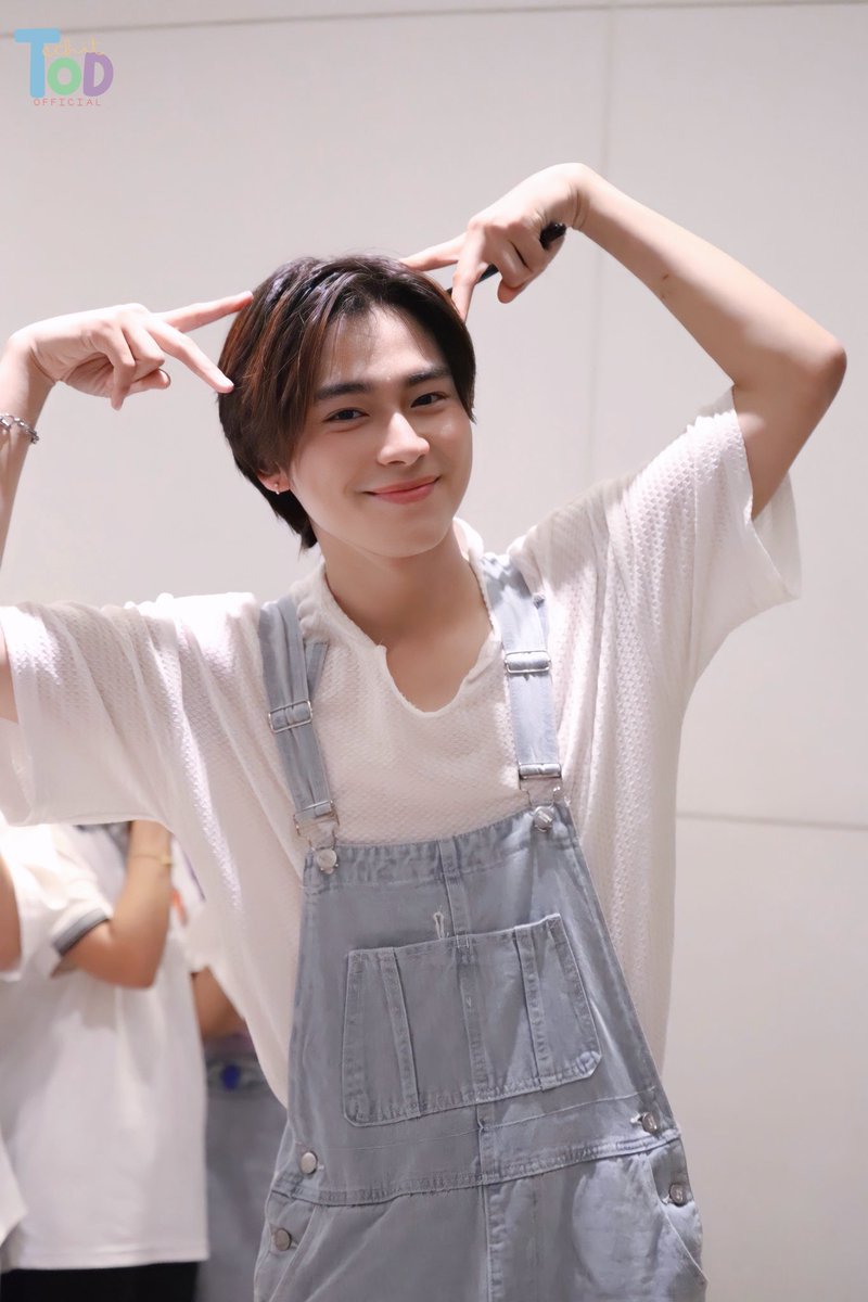 techitofficial's tweet photo. แมวโต๊ด🐱 @techittod 
#techittod #กลูโต๊ด https://t.co/NLT9Zass0r