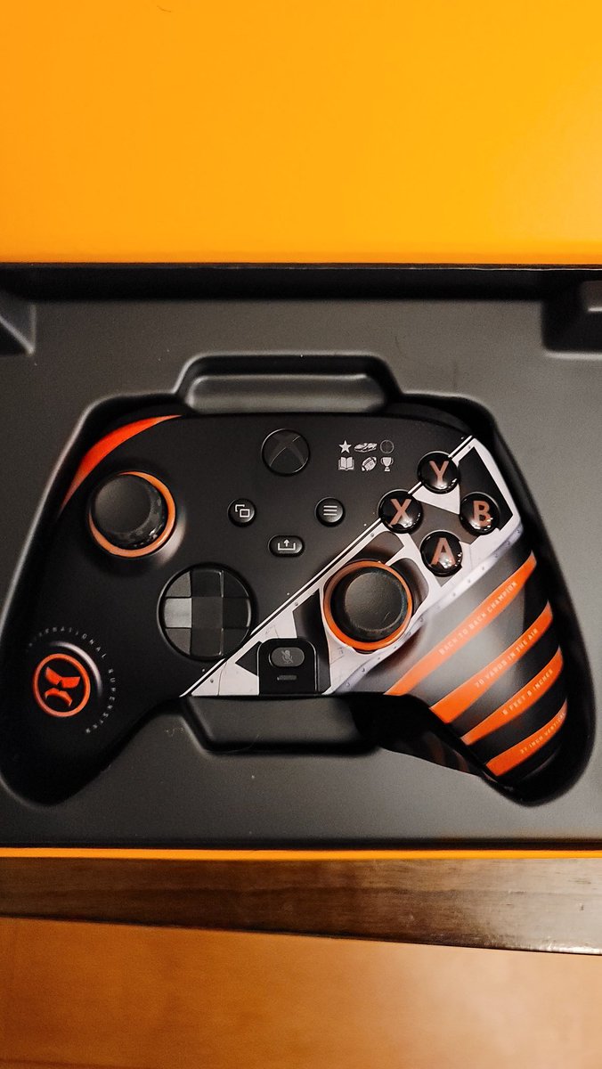 Derrick0910's tweet photo. @DrDisrespect saw you release of the @ScufGaming partnership,  did not disappoint.   My first purchase from Scuf as well. https://t.co/9kFJKNkxG0