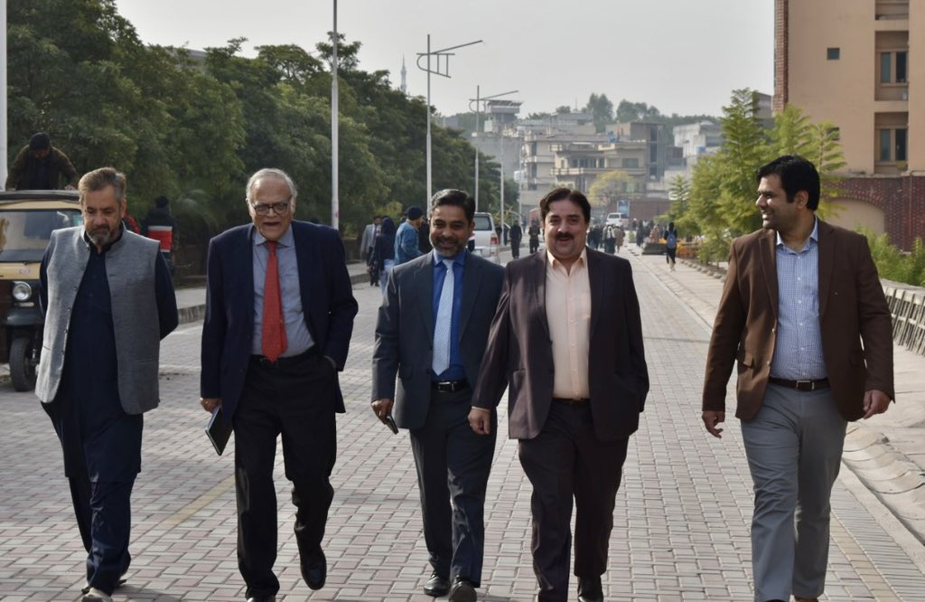 DrTMAwan's tweet photo. It was a pleasure to host Javed Jabbar Sahab @javedjabbar45 at COMSATS University. An enlightening session. 

@Pakchina__yc @CUIofficial @CSC_CUI https://t.co/iKsZwv03ko