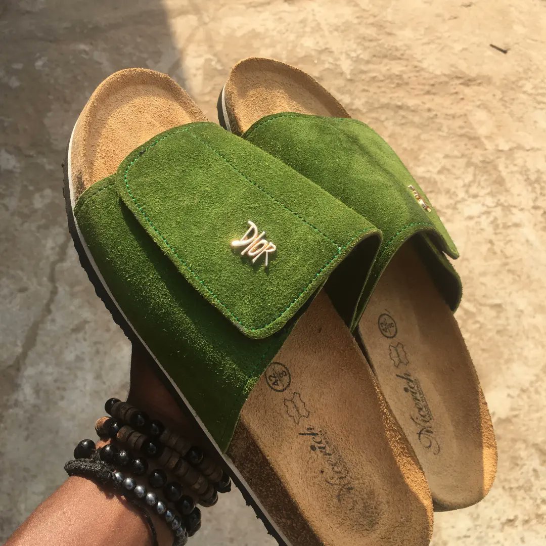 An era of usual comfort💚💚

Size: 38-46 available

Price: #10,000

Location: Ibadan

[Nationwide delivery]

WhatsApp:wa.link/7rb52q

Send a DM to place an order

#maleslides #malefashion #malefootwears #ibadanslayers #ibadanvendors #dbanj #DanielRegha