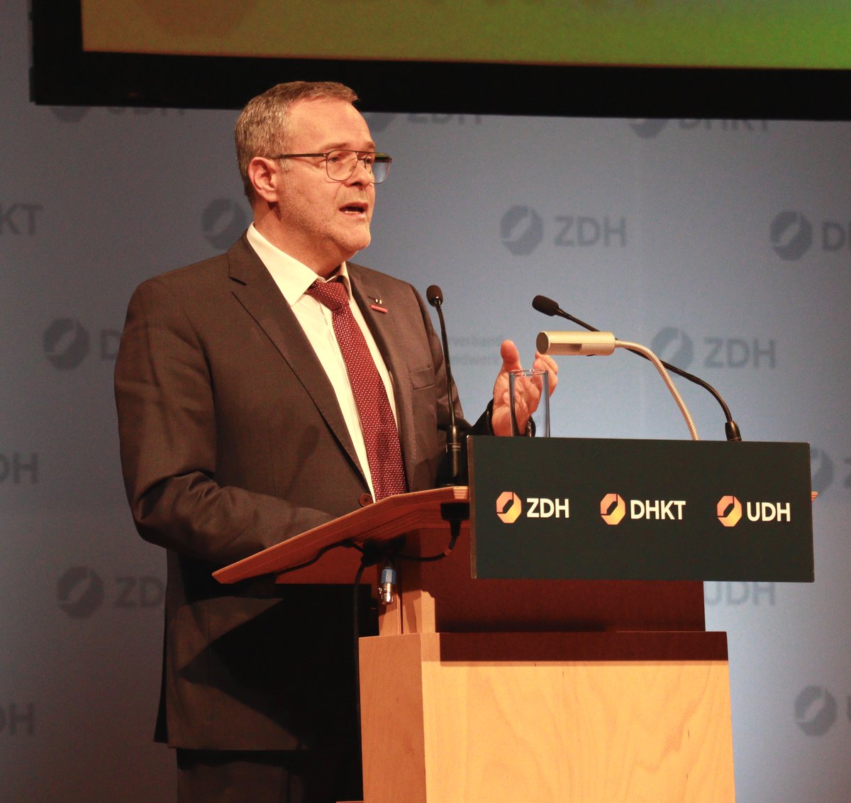 Dachdeckermeister Jörg Dittrich, Präsident der @Hwk_Dresden und des Sächsischen Handwerkstages, ist der neue Handwerkspräsident. #ZDH #Handwerk #DHT2022