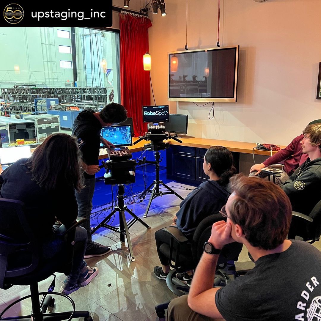 TheRobeWay's tweet photo. Starting off our #TechThursday from Chicago with @Robelighting Product Manager Peter Moore at @Upstaging_Inc for a demo of the innovative #RoboSpot followspot system.
#therobeway #robelighting #robeinnovation #upstaging #lightingtech #techlife https://t.co/3Sx6OcSADZ