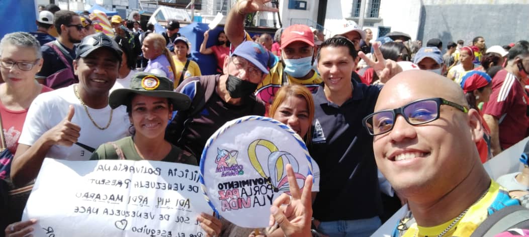 vargas_mimou's tweet photo. Hoy con mucho orgullo las y los patriotas conmemoramos el Día de la Lealtad y el Amor al Comandante Hugo Chávez. 

En todos los rincones de Venezuela,  #PlenoComoLaLunaLlena comprometidos para seguir avanzando en ¡Unidad, Lucha, Batalla y Victoria! @NicolasMaduro https://t.co/Xl5ECk4nHN