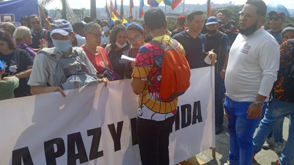 vargas_mimou's tweet photo. Hoy con mucho orgullo las y los patriotas conmemoramos el Día de la Lealtad y el Amor al Comandante Hugo Chávez. 

En todos los rincones de Venezuela,  #PlenoComoLaLunaLlena comprometidos para seguir avanzando en ¡Unidad, Lucha, Batalla y Victoria! @NicolasMaduro https://t.co/Xl5ECk4nHN