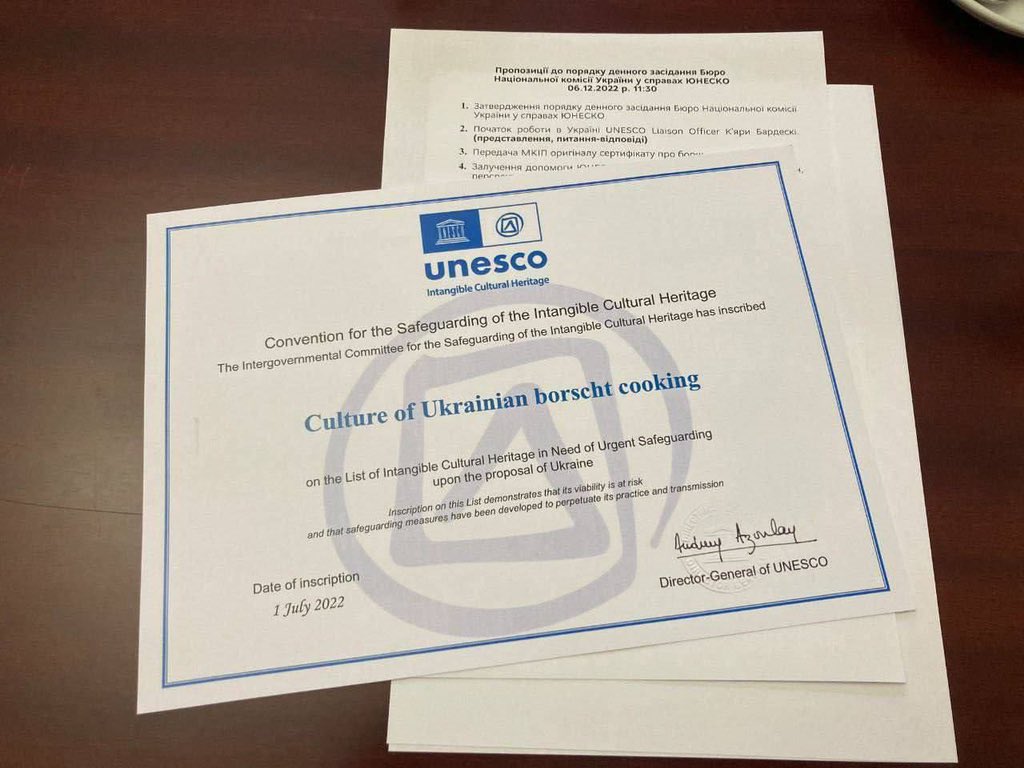 UkraineNow3's tweet photo. Ukraine has received the original certificate that 🇺🇦borscht was included in the UNESCO list of intangible heritage.

Borscht - like many other things, -  russia tried to steal.

📸 Yevgen Klopotenko https://t.co/mXPbwvr1i7