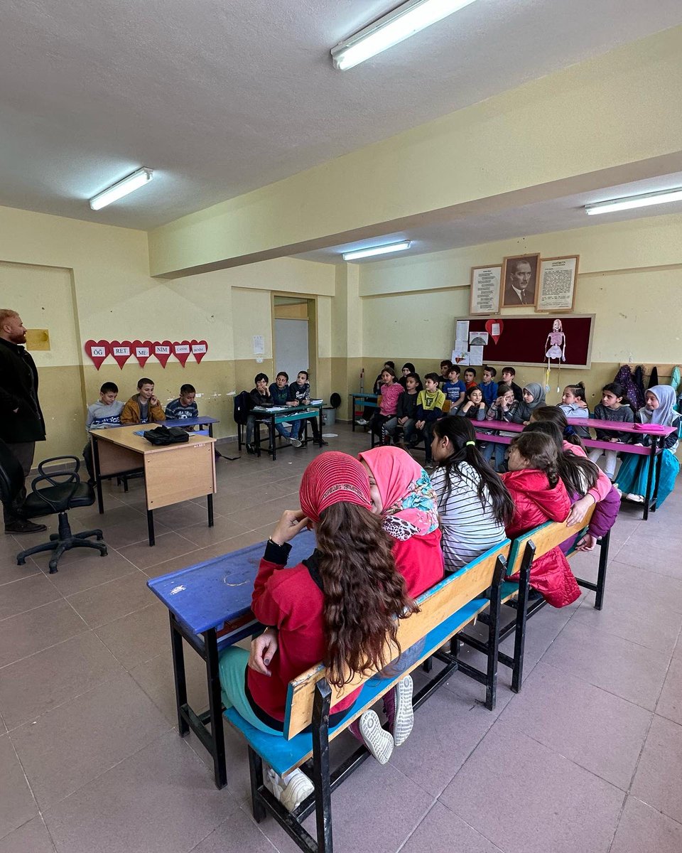Samsun Rehberlik Araştırma Merkezi Müdürlüğünde görevli rehber öğretmenler Gülay Telatar ve Necip Alpullu tarafından öğretmen ve öğrencilerimize yönelik “Öz Denetim” eğitimi verilmiştir. Rehber öğretmenlere emekleri için teşekkür ederiz. 🤗