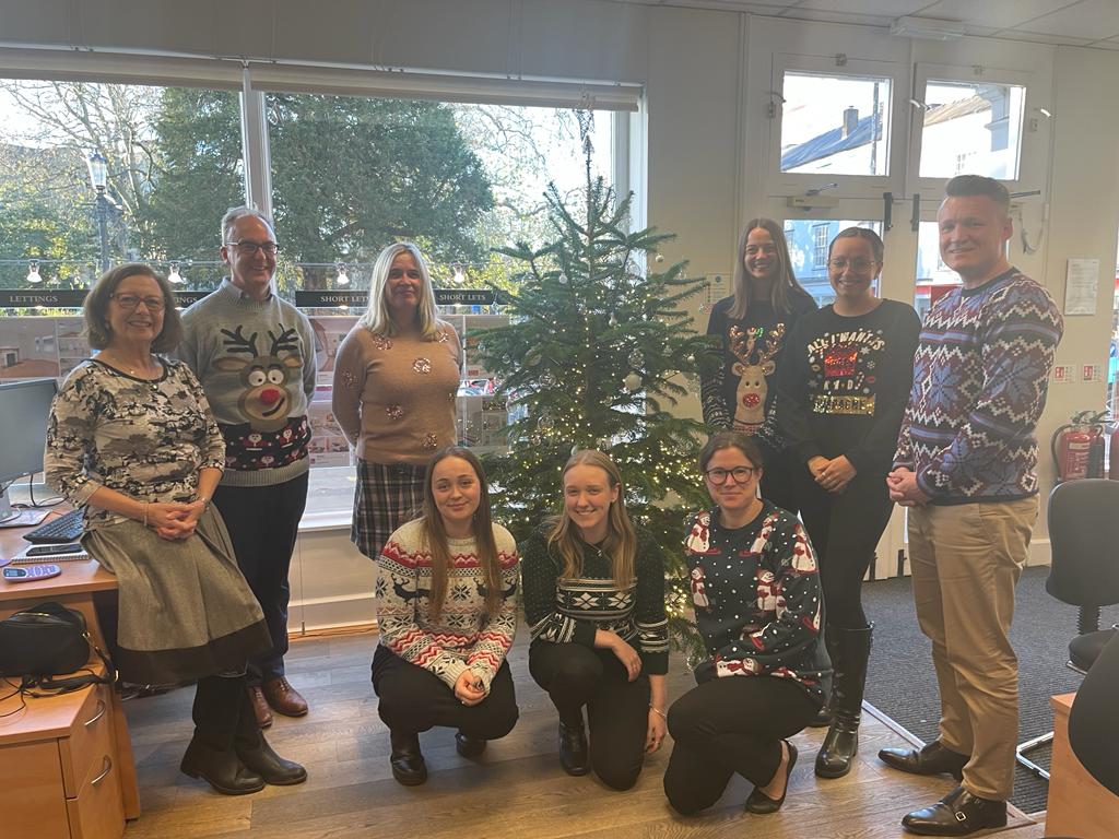 🎄🎅 Check out @pennyandsinclair's festive fits for @savethechildren's Christmas Jumper Day! 🎄🎅

Big thank you to the team for donating and taking part! Link below if you would wish to donate 👇

just.ly/3GuMPjg

#pennyandsinclair#christmas#estateagent
