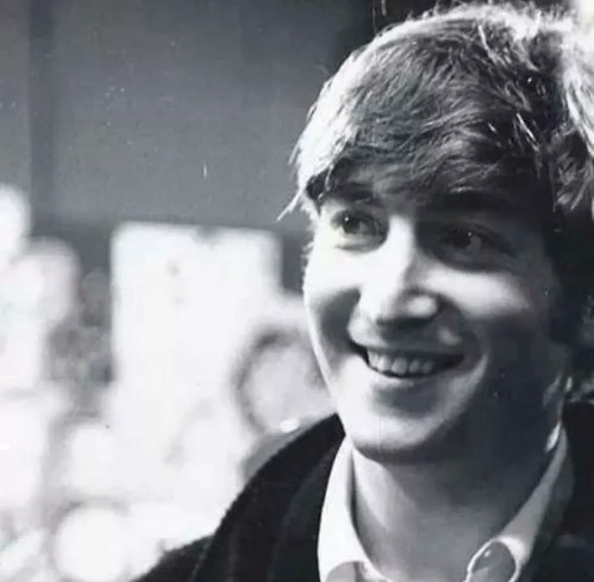 BeatlesEarth's tweet photo. Which song by John Lennon makes you smile? https://t.co/LNMnRqtSNQ