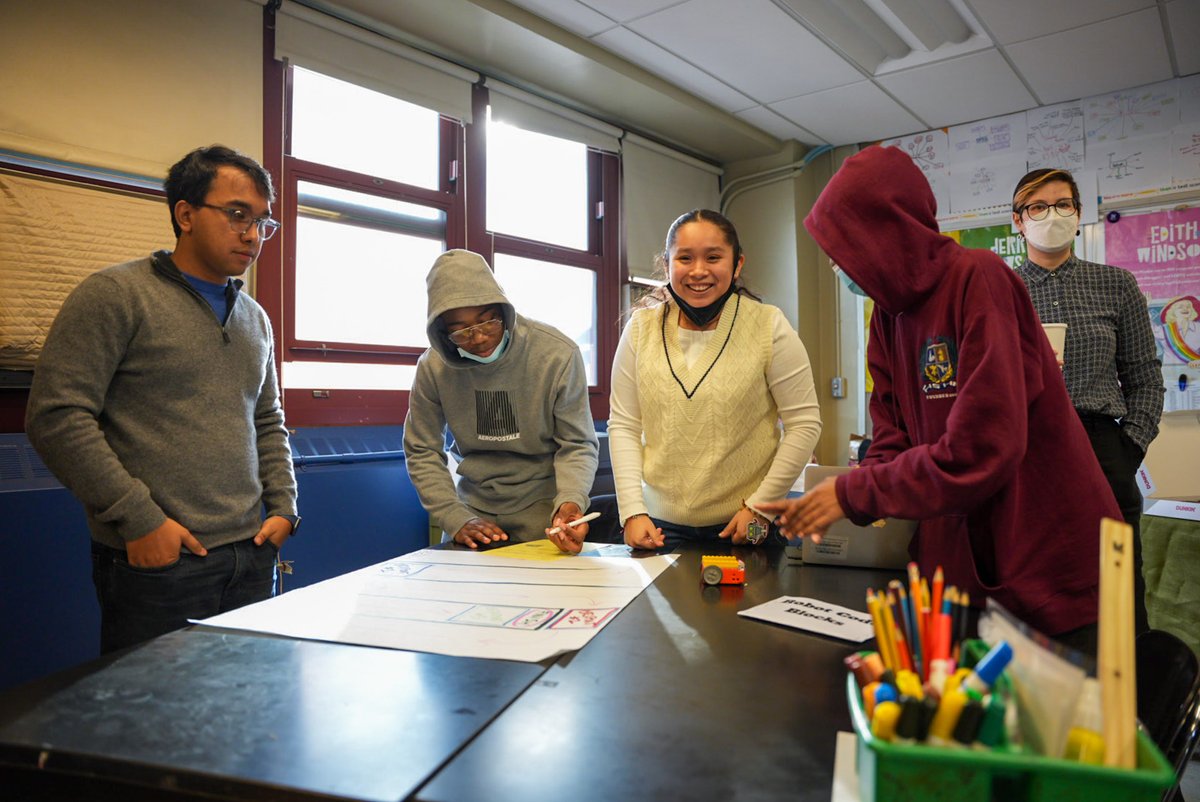 Through our #CSforAllNYC initiative, @NYCschools students learn computer science, problem-solving, creativity, and critical thinking, while collaborating and building relationships with peers. They get access to real-life CS experiences!