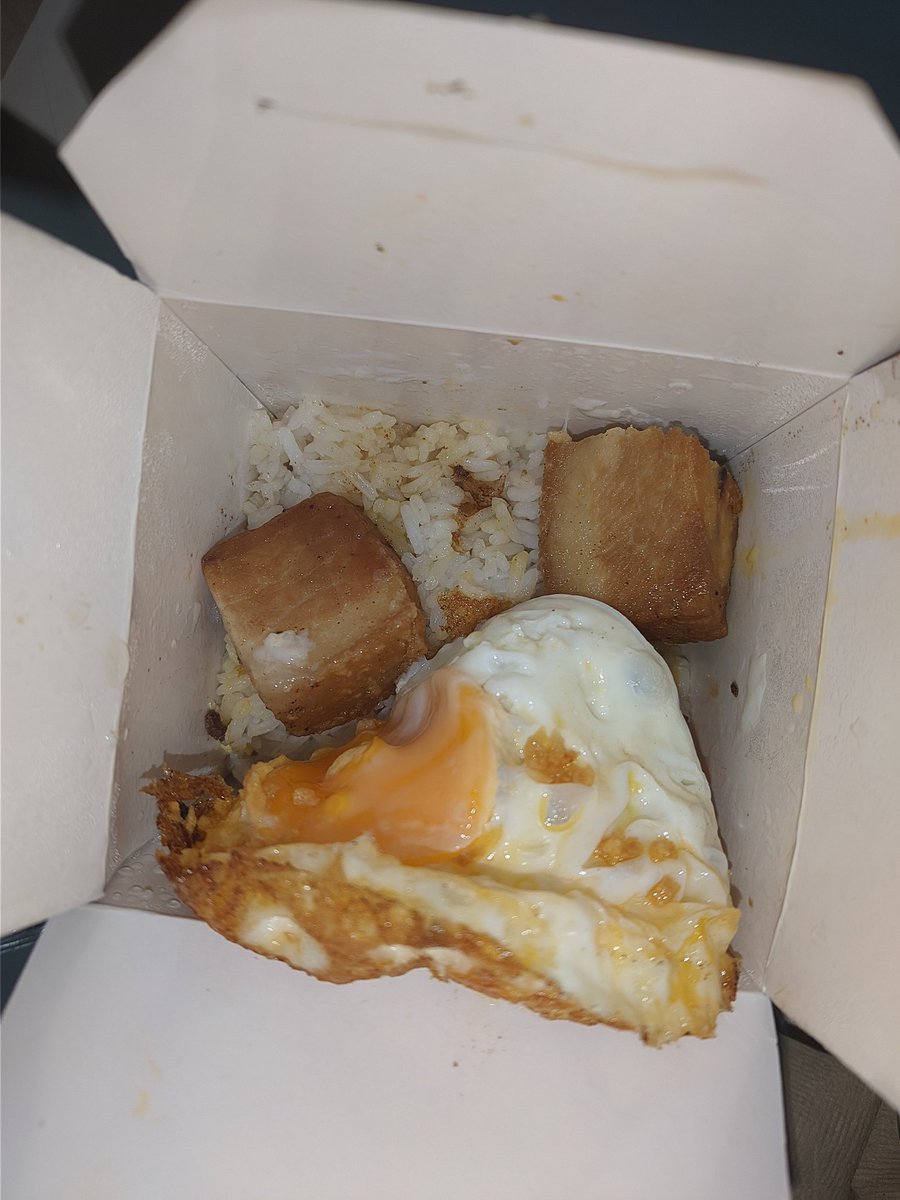 WhySoToshi's tweet photo. Solid talaga ang golden era. Pati Lechon Kawali ng "Rice Rocket" ng @armynavyph dalawang slice na lang ng baboy yung serving. Hahaha. https://t.co/1EAOMxSWVk