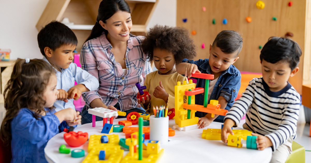 Près de 3 enfants d’âge préscolaire sur 4 fréquentent un service de garde au Québec. Si la majorité des parents sont satisfaits du milieu de garde de leur enfant, trouver cette place n’a pas été de tout repos, révèle une enquête réalisée par <a href="/statquebec/">Institut de la statistique du Québec</a>:
naitreetgrandir.com/fr/nouvelles/2…