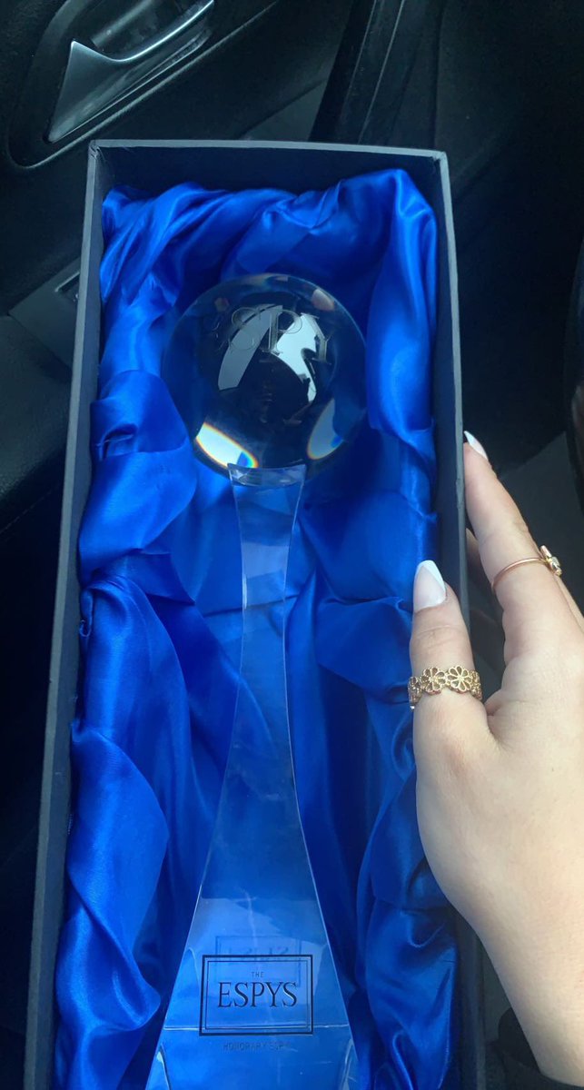 brookegray2023's tweet photo. Thank you @ESPN680 for this beautiful award. Blessed to get this opportunity and thank you to everyone who nominated me as their female athlete of the year !! Another thank you to @ajjsoftball for making sure all my bestfriends we’re there to support me ❤️. https://t.co/EAZQhAlFQN