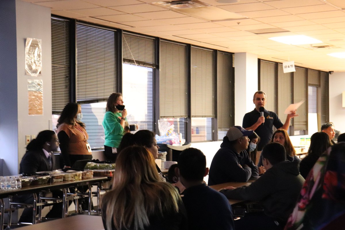 FrontierSchools's tweet photo. Thank you, FSI Middle Tiger Family, for having breakfast with us! We hope the information we shared was helpful and informative. 😊

Until our next Pastries with Parents! 👋 
#FSIMiddle #ParentEvent https://t.co/RzL6Z1dMiR