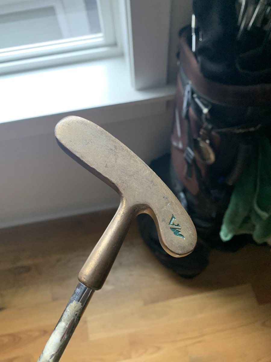 theeeeEP3's tweet photo. @ChrisRandone Would love one Chris! This is my current putter so an upgrade for Christmas would be nice 👍🏼 https://t.co/8EAiTzyYZl