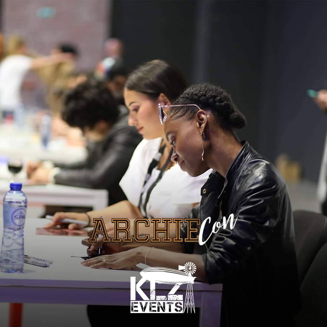 KLZ_Events's tweet photo. #KLZ_Memories 💕
Autographs with your favs at #KLZ_Events
👉Which autographs do you have of our pasts events?
#tbt
#archiecon https://t.co/zpk2uWmhpw